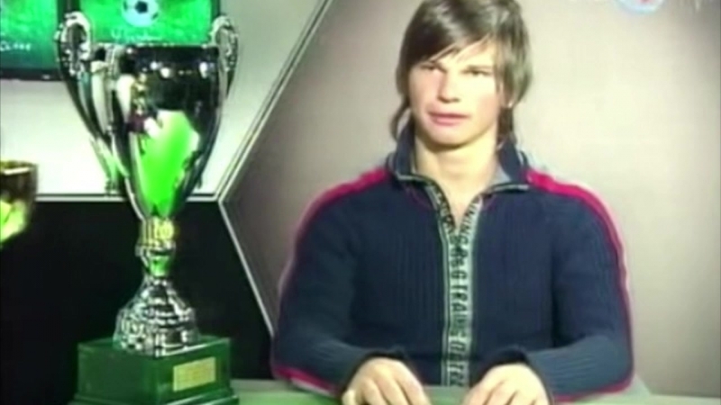 Как выглядели футбольные комментаторы в молодости