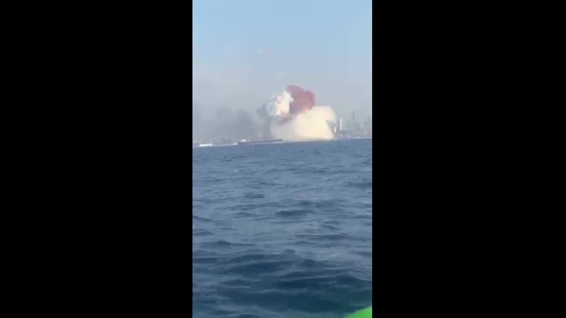 Ужасный взрыв в бейрутском порту снятый на камеру очевидцев 3