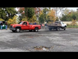 Semi vs dually tug o war daisy dukes truck show