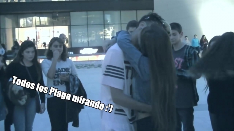 Beso o cachetada con espuma besando a desconocidas alexanderwtf