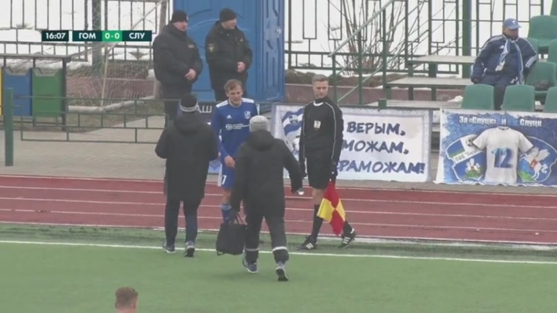 Прорыв фаната на поле в чб