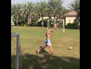 Кокорин развлекается на отдыхе