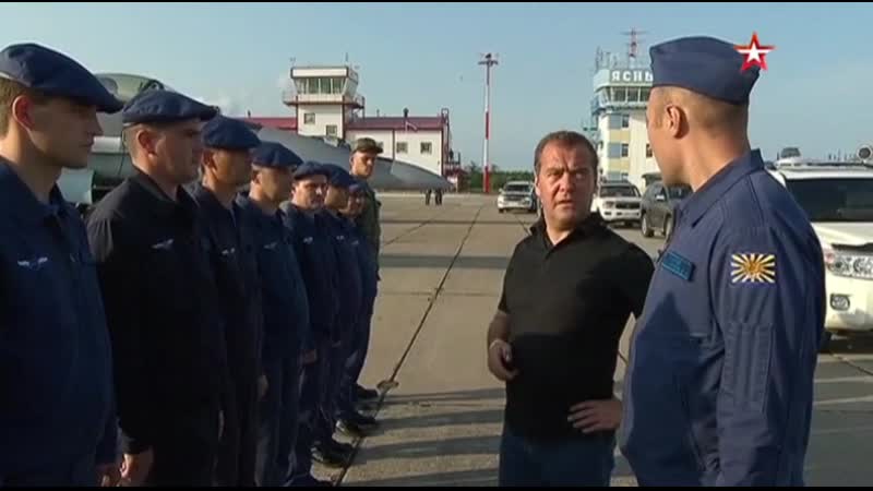 Дмитрий медведев пообщался с пилотами истребителей су 35, которые несут боевое дежурство на курильском острове итуруп