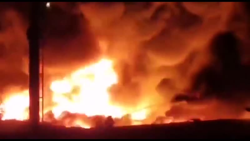 В воронеже горит склад обуви