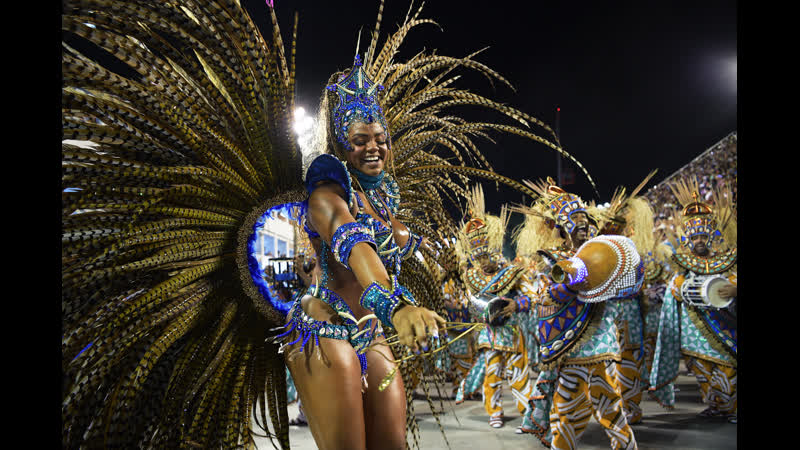 Live millionen feiern weltberühmten karneval in rio de janeiro