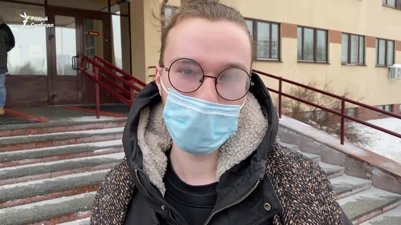 Дзяўчыне, якая расьпісала шчыты амапаўцаў, далі 2 гады, хлопцу 1 18 года <#радыёсвабода>