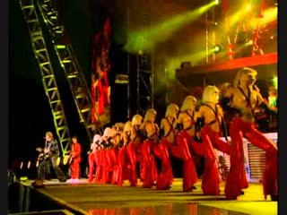 Johnny hallyday et les filles du crazy horse tour eiffel 2000 le feu