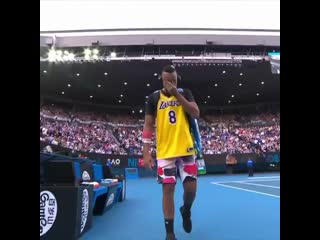 Теннисист ник кирьос вышел на матч australian open в майке кобе брайанта