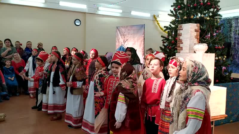 На ладошку вновь снежинка упадет