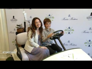 Холли мари комбс с сыном на турнире по мини гольфу «brooks brothers mini classic golf tournament» 6 июня в бверли хиллз