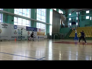 Training futsal goalkeepers with tennis balls