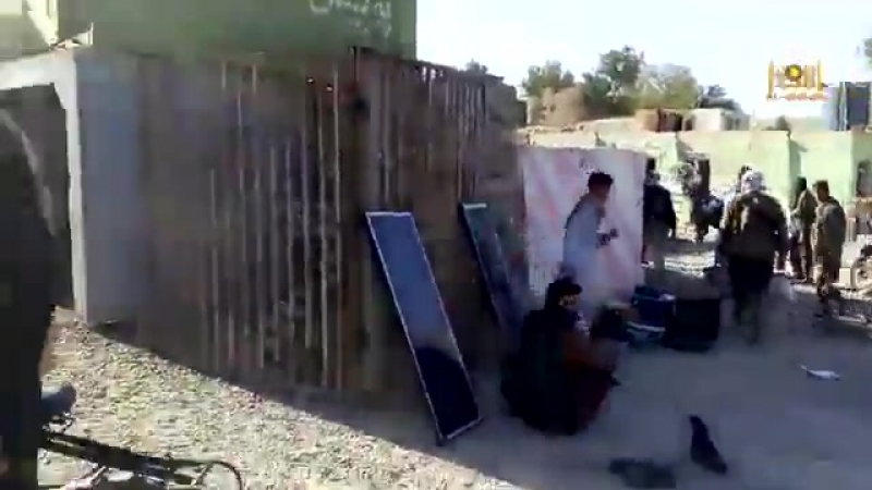 Боевики талибана на территории штаба полиции в городе газни, афганистан