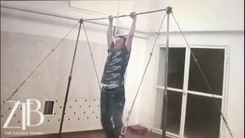 59 летний генерал майор мвд сдаёт нормативы лучше многих молодых сотрудников)