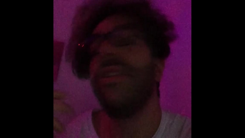 Je suis comédien pas chanteur!!!!!
        écoutez donc париж 23 08 2017
