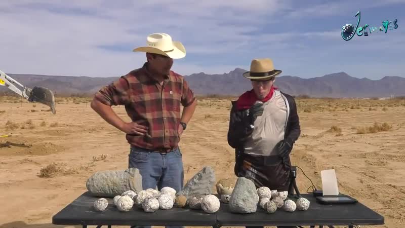 Jerma eating a rock in front of a geologist and almost 50k ppl live