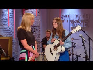 S01e33 author janet ellis and comedians cariad lloyd and rachel parris plus, live music from jade bird