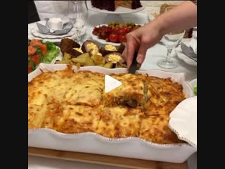 Мясо по французски (ингредиенты указаны в описании видео)