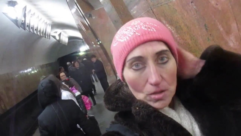 Анна мацкевич юрьевна снимает видео красивая розовая шапка