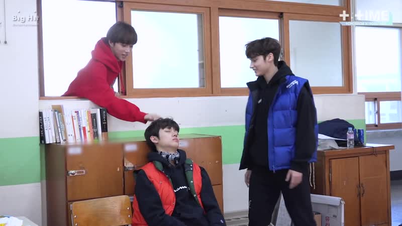 [ttime] cute trick on sleeping boy!