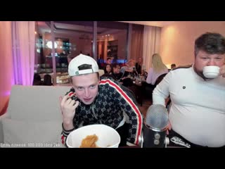 Mellstroy кидает в гостей крылышки🍗☄ mellstroy девушки со стримов