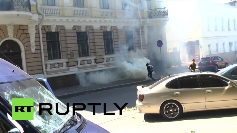 В харькове радикалы штурмовали офис оппозиционного блока (огого видео)