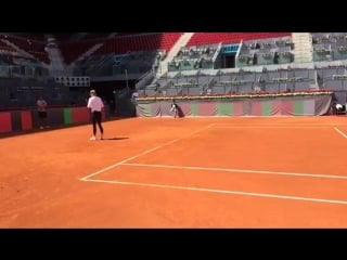 Maria sharapova y monica puig entrenando en la pista central manolo santana #mmopen