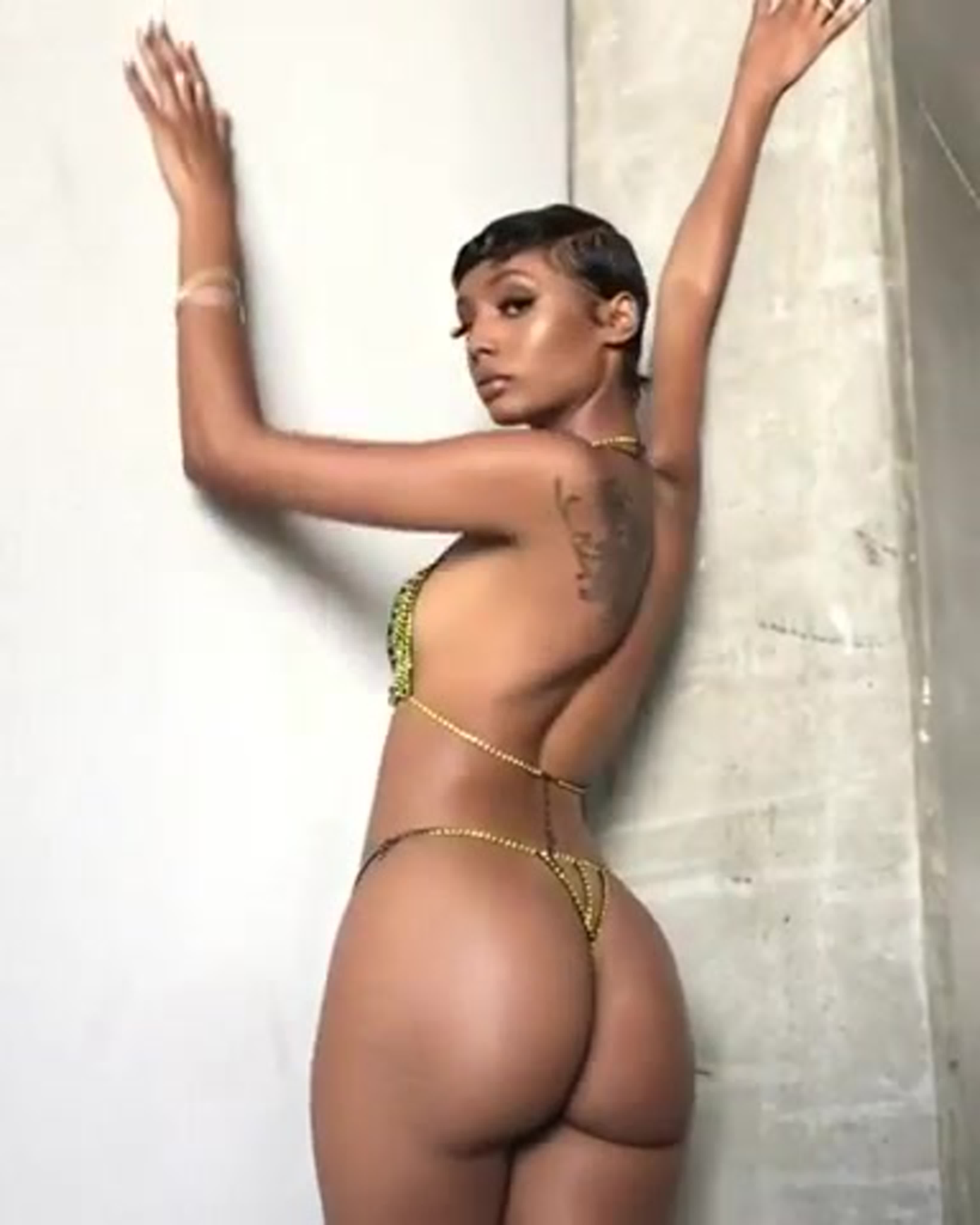 Tiana parker ¦ hot instagram videos ¦ green micro bikini photo shoot watch  online