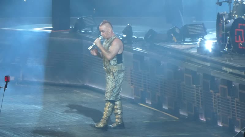 Rammstein zeig dich (second version) live @ gelsenkirchen (schalke) first night