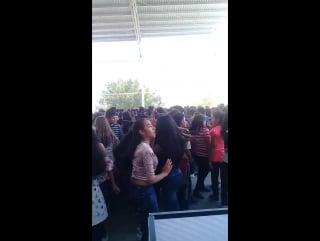 Мексиканские школьницы поют mayores