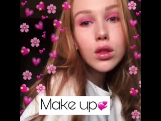 Девушка делает макияж под треки kizaru
