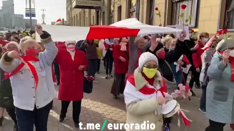 Марш пенсіянераў і студэнтаў ідзе па праспекту незалежнасці