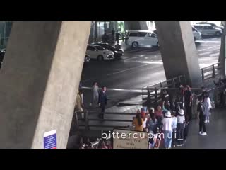 This is how you welcome them at the airport ok good job thai carats 👏🏻 mp4