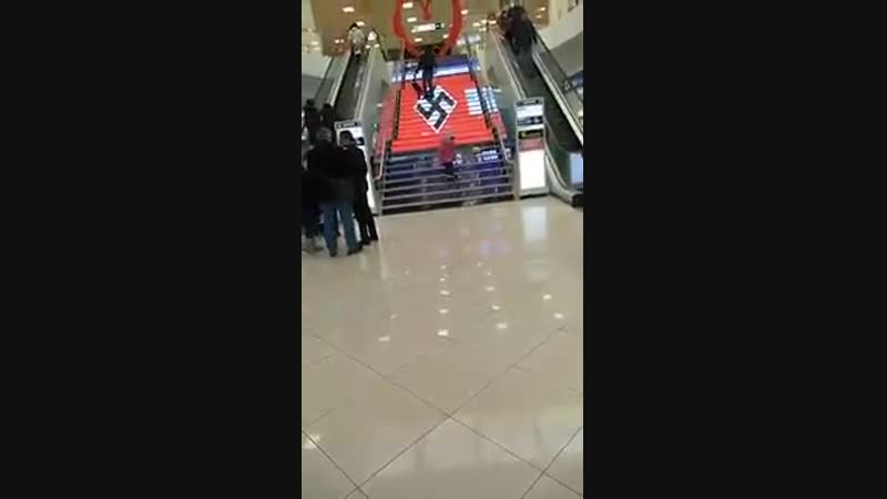 Свастика в тц городок (рынок петроа, г киев) эй, москали, ну где вы видели на украине бандеровцев и фашистов