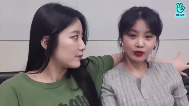 Shuhua really panics when soojin goes in for a kiss
