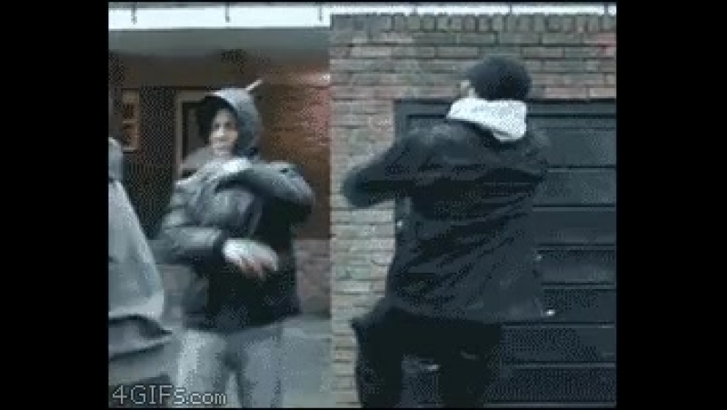 В общем, трио художественной самодеятельности тамошнего гаражного кооператива имени тачки последней модели