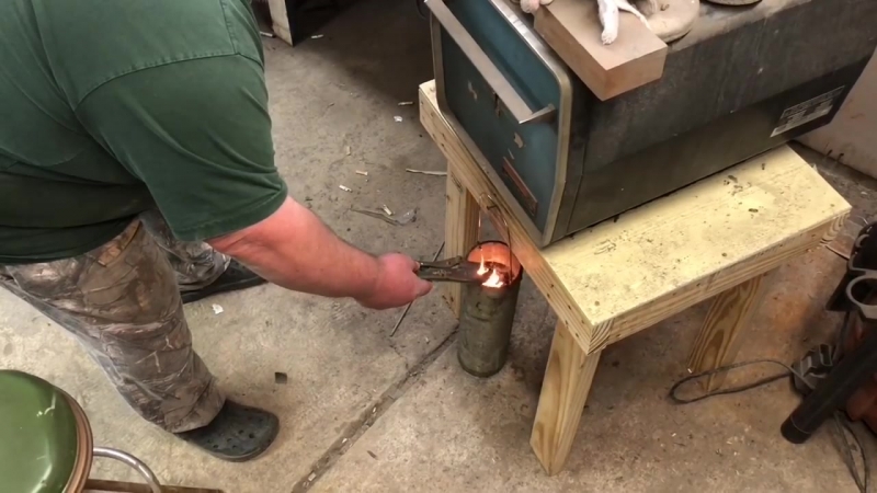 Making a $2,500 damascus steel fighting knife