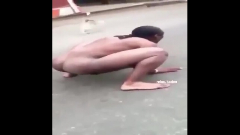 Лютый негр застрял в асфальте