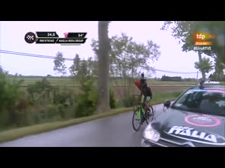 Cyclist pissing during giro ditalia race