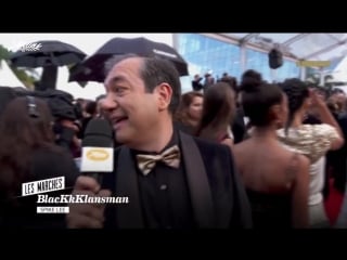 L'arrivée de denis villeneuve et kristen stewart, tous deux jurés, sur le tapis rouge pour la projection de blackkklansman sélec