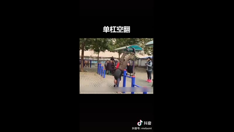 Китайский дед "акробат" нет 100 лет – значит, молодой!