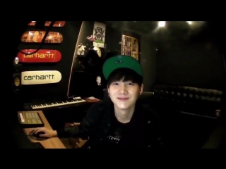Bringing back this iconic video yoongi since it's my birthday i will play 2 chainz music "all i want for my birthday is a bi
