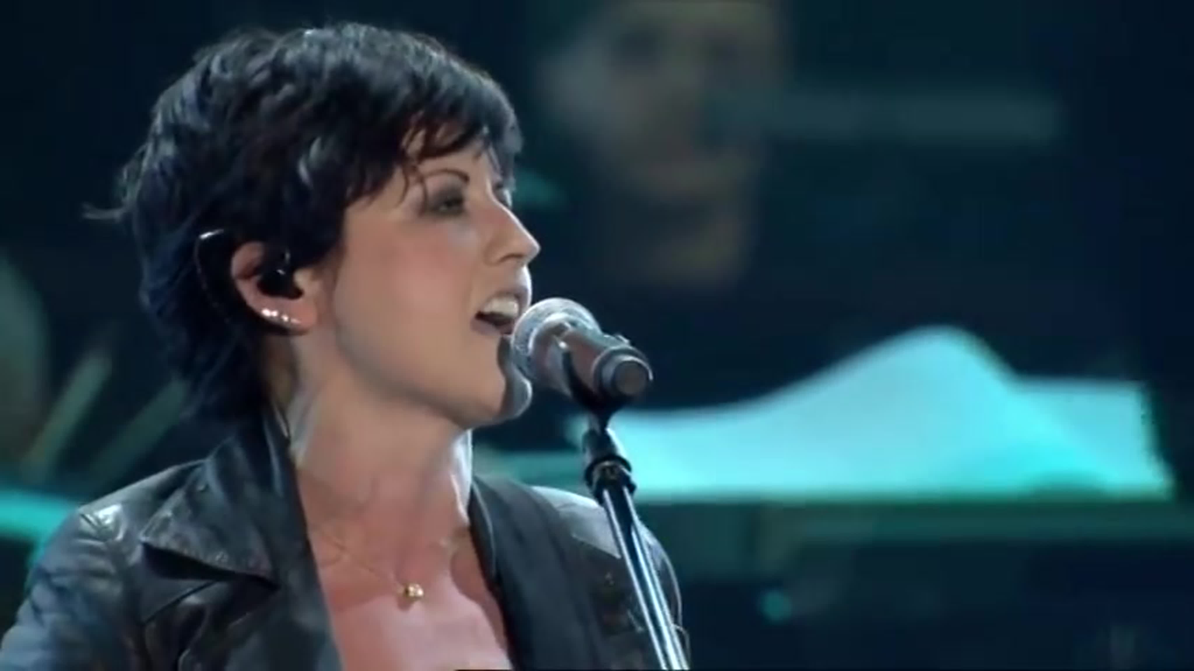 Dolores oriordan & sinfonia varsovia zombie