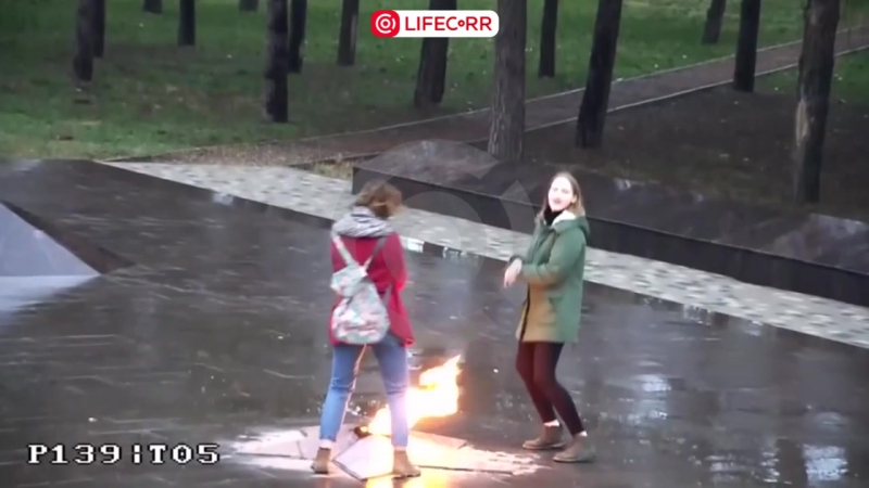 Две школьницы осквернили вечный огонь в абинске в краснодарском крае