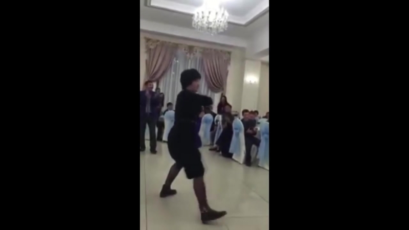 Танцуй тётя атятя ))