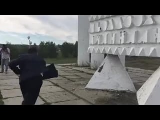 Бутылка шампанского чуть не молодые парня видео жесть, прикол, юмор, игры, не порно не секс голые ржака смотреть до конца