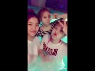 Sowon, sinb, umji (gfriend) in the pool