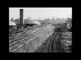 Производство глиняной черепицы (1925) в онтарио, канада production of clay tiles (1925) in ontario, canada