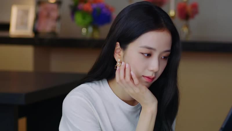 Jisoo from blackpink watching the dior spring summer 2021 show