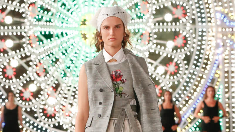 Береговой на подиуме коллекция dior resort 2021