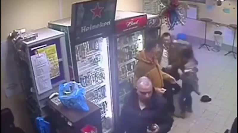 Жёсткая продавщица пива!